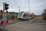 Hier berfhrt nun das erste mal der GTW2/6 der HLB (946 403/903) den neuen Bahnbergang in Eschwege.