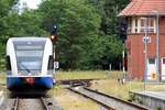 HERINGSDORF (Landkreis Vorpommern-Greifswald), 07.07.2025, RB23 nach Świnoujście Centrum bei der Ausfahrt aus dem Bahnhof Seebad Heringsdorf