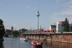 646 014 und ein weiterer 646er fahren am 3.8.12 durch Berlin Jannowitzbrcke.