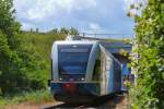 Stadler GTW der UBB an der Unterführung Wolgaster Fähre. - 09.06.2015 - Vom Radwanderweg aufgenommen.