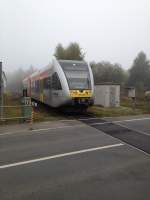 Hier fhrt Vectus VT 101, ein GTW 2/6, mit fnf Minuten Versptung am 1.10.12 in Elz ein.