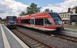 646 024-9 trifft am 10.6.2017 als RE6 (RE3611)  Prignitz-Express  von Wittenberge nach Berlin Spandau in Pritzwalk auf 504 002-6 als RB74 (RB62038) von Neustadt(Dosse) nach Meyenburg.