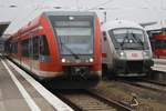 Während 646 003-3 und 646 012-4 als RE66 (RE5809) von Szczecin Glowny den Bahnhof Berlin Lichtenberg in Richtung Nöldnerplatz verlassen, schiebt sich daneben der IC2425 von Ostseebad Binz