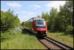 In Höhe der ehemaligen Bahnsteige erreicht hier der 648346 als RB aus Husum den Endbahnhof Sankt Peter Ording. Der ehemalige Bahnhof weist heute nur noch ein Gleis auf, wo die ankommenden Züge Kopf machen.