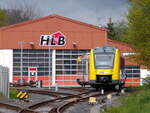 Cordia Lint 41 der HLB vor der Ehemaligen KNE Werkstatt (Heute HLB) und wartet auf den Einsatz als Sonderzug/Bauna-Sprinter auf der Kassel-Naumburger Eisenbahn in Baunatal-Gro�enritte am 20.4.2024