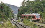 648 327 fuhr am 17.9.24 in Neuhaus (Pegnitz) zwischen den s�dlichen Ausfahrsignalen hindurch auf Gleis 9 ein. 