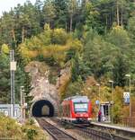 „Nachschuss“ auf 648 303 in Velden mit Blick durch Haidenh�beltunnel. (6.10.2012)