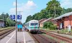 Die Baureihe 614 war lange Zeit Stammgast auf der Schnaittachtalbahn. 614 010 hielt am 11.8.00 auf seinem Weg nach N�rnberg in Neunkirchen am Bahnsteig von Gleis 2.
