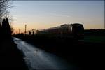 Whrend die Sonne fast verschwunden ist fahren zwei 612er als RE17 (RE 3914)  Sauerland-Express  nach Hagen. (28.12.2007)
