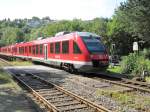 Am 21.08.2010 erreicht RE17 mit 648 617 den Bahnhof Arnsberg und fhrt in Gleis 3 ein.