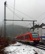 Hier im Regen und Nebel, bald ist der letzte Schnee dahin geschmolzen.

Der Alstom Coradia LINT 41 - Dieseltriebwagen 648 206 / 706 der DreiLnderBahn als RB 95 (Dillenburg-Siegen-Au/Sieg) hat gerade die Sieg berquert und fhrt in den Bahnhof Betzdorf/Sieg ein (16.02.2013).