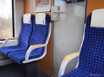 Die acht Plätze umfassende 1. Wagenklasse in einem LINT 41 der DB Regio Nord (Regionalbahn Schleswig-Holstein), welcher im April 2016 als RE74 von Kiel nach Husum unterwegs war. Neben dieser Ausstattungsvariante ist bzw. war in Schleswig-Holstein auch eine Variante mit  Match -Ledersitzen bzw. mit 16 Plätzen in der 1. Klasse anzutreffen. Letzteres traf auf die BR 648.0 zu, welche zuletzt jedoch nur noch ersatzweise verkehrte und Schleswig-Holstein mittlerweile verlassen hat (vielen Dank an Marco Richter und Marc Steiner). Tische und Kopftücher sind die wesentlichen Unterscheidungsmerkmale dieser 1. Klasse.