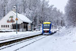 Ein Zug der BRB macht Halt in St. Ottilien und wird gleich auf der Ammerseebahn weiter in Richtung Schongau fahren. 18.02.2018