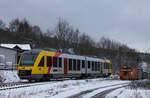 HLB 648 154 fhrt als RB93 nach Siegen Hbf in Ltzel ein. 