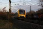 Der Spaß hier ist ein HLB LINT41 (VT 282), wie er am 19.12.2020 als RB45 Limburg(Lahn) ducrh Dutenhofen durchhuscht.