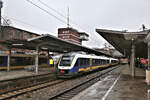 NWB VT 648376 am 13.2.2026 um 8.43 Uhr im unteren Bahnhof des HBF Osnabrück. Das im Hintergrund zu sehende Stellwerk wurde inzwischen durch ein neues Gebäude im nördlichen Bahnhofsbereich ersetzt.