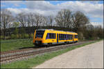 Oberpfalzbahn VT 648706 nach Marktredwitz hat Regensburg verlassen und ist bei Wenzenbach zum nächsten Halt in Regenstauf am 20.4.2026 um 10.08 Uhr unterwegs.