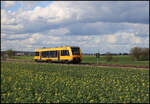 VT 648210 der Oberpfalzbahn ist hier am 20.4.2026 um 15.07 Uhr bei Wenzenbach nach Regensburg unterwegs.