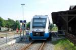 Ein LINT der OLA steht im Bahnhof Putbus und wartet auf den Abfahrauftrag, 06.07.08