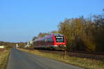 648 203 rauscht als RE25 an Biskirchen vorbei gen Weilburg.