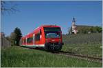 Zwei DB VT 650 als Regionalbahn vor der Kulisse der barocken Kirche von Birnau.