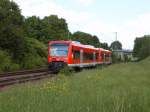 Zwei 650er-Regioshuttles bei der Ausfahrt aus dem Haltepunkt Hofen(b Aalen).