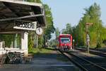 Auf der Fahrt von Kilegg nach Sigmaringen durchfhrt 650 114 am 02.05.2019 als RB 22803 den Bahnhof von Roberg.