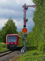Auf der Fahrt von Radolfzell nach Friedrichshafen passiert 650 315 als RB 22781 das Einfahrsignal des Bahnhofs von Markdorf (19.05.2019).