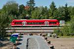 Abruptes Ende eines Wanderweges. Da wollte der Fotograf Bahnbilder von der Fugngerbrcke in Hergatz machen und dann ist diese nicht mehr da. RB 22831 auf der Fahrt von Aulendorf nach Lindau passiert die Baustelle am 30.09.2020.