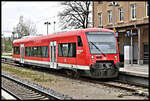 Am 1.Mai 2023 stand VT 650323-8 um 13.35 Uhr am Hausbahnsteig im Bahnhof Mindelheim. Wenig später kam auch die Zielanzeige Günzburg und der VT ließ seine Fahrgäste zusteigen.