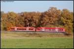 Unter schn herbstlicher Kullisse sind am Nachmittag des 01.11.07 zwei 650er als RegionalExpress nach Ulm Hbf unterwegs, hier in Schwabsberg erlegt.