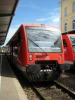 Ein Regioshuttle steht am 11. August 2008 zusammen mit einer Schwester in Friedrichshafen Stadt. Ganz schn laut wenn die den Motor an haben...