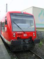 650 003-7 und ein weiterer Triebzug der BR 650 steht am 16.4.2009 als RB nach Tbingen/Herrenberg in Wendlingen auf Gleis 3.