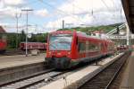 In Ulm konnten am 25.7.2009 zwei Verbrennungstriebwagen der BR 650 angetroffen werden. Es handelt sich um den 650 116-7 welcher gerade zusammen mit einem Schwesterfahrzeug an den Bahnsteig rollt.