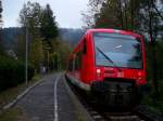 650 310 + 650 308 sind gerade in Monbach-Neuhausen angekommen. Aufgenommen am 18.10.2009