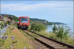 An der deutschen Riviera... 650 113 und 650 102 nähern sich Sipplingen. Juli 2015. 

Für Zweifler: Die kunstvolle Trennung von Bahn und Straße schafft Nischen für schöne Bilder.