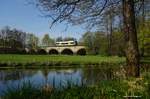 Und noch ein Agilis Shuttle  wurde am 20.04.2018 am Altarm der Saale mit der Brücke in Moschendorf fotografiert.