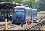 650 5?? und 650 5?? (VT 69 und VT 65 | Stadler Regio-Shuttle RS1) der Bodensee-Oberschwaben-Bahn GmbH & Co. KG (BOB) als BOB87569 von Aulendorf nach Friedrichshafen Hafen stehen im Bahnhof Friedrichshafen Stadt abweichend auf Gleis 4.
[11.7.2018 | 11:50 Uhr]