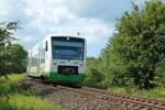 VT 303 ( Ilmtal-Urlaub ) der Erfurter Bahn (EB) am 12.9.2021 bei der Durchfahrt durch Pößneck in Richtung Gera