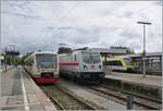 Eine erstaunlich bunte Bahnvielfalt in Radolfzell: Etwas im Hintergrund wartet der SWEG 622 965 als RB31 auf die Abfahrt nach Friedrichshafen Stadt, in der Mitte stehet die DB 147 571-4 mit ihrem