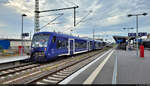 Statt der n-Wagen waren am vergangenen Montag wieder 650 745-2 (VT 70) und 650 746-0 (VT 71 | Stadler Regio-Shuttle RS 1) als Ersatzzug im Einsatz. Auf seiner letzten Tour des Tages stellt der Tf im Startbahnhof Magdeburg Hbf auf Gleis 5 E-G die Pappschilder an der Frontscheibe zurecht.

🧰 Württembergische Eisenbahn-Gesellschaft (WEG) | Zweckverband Strohgäubahn (ex Bodensee-Oberschwaben-Bahn GmbH & Co. KG (BOB))
🚝 RE 69382 (RE21) Magdeburg Hbf–Goslar
🕓 27.6.2022 | 18:49 Uhr