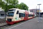 SINGEN/Hohentwiel (Landkreis Konstanz), 17.05.2023, Wagen 250 der HzL im Zielbahnhof Singen(Hohentwiel)