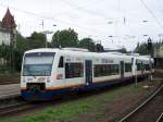 Ein Triebwagen der Ortenau-S-Bahn OSB bei der Ausfahrt aus dem Bahnhof Offenburg. Der Zug fuhr nach Freudenstadt Hbf. Aufgenommen im August 2007