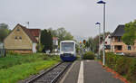 Aus Neuffen kommend trifft der VT 442 der WEG am 18.10.2026 in Linsenhofen ein