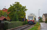 Auf dem Weg von N�rtingwen nach Neuffen trifft der VT 442 der WEGam 18.10.2026  in Linsenhofen ein