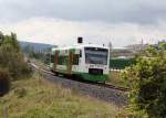 VT 023 der Erfurter Bahn 4 ist am 05.09.2009 auf dem Weg nach Meiningen, hier in Untermafeld.