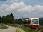 VT 253 der HzL als HzL85928 (Stockach NE-Radolfzell) bei Wahlwies 29.5.10