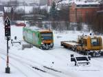 Waldbahn-VT mit Zugziel Wanderbahn in Hof Hbf abgestellt, 17.12.2010.
Interessant wie weit diese Züge wandern, in der Tat. Soweit bekannt, bedient er auch Münchberg - Helmbrechts derzeit....