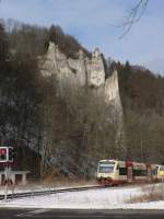 Triebwagen (Regio-shuttle)der Hohenzollerischen Landesbahn auf der Strecke der Donautalbahn kurz vor dem Bf.Inzighofen, 27.11.2005