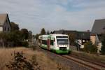 Der Elster Saale Bahn VT304 durchfhrt am 02.10.2012, als EBx37619 (Gera - Hof), Bernsgrn.